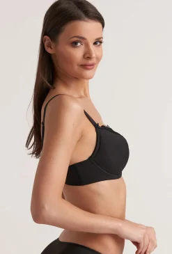 Delikatnie usztywniany biustonosz z haftem Marissa 01